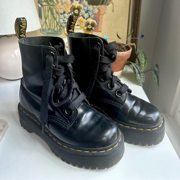 Bottes Dr. Martens Molly Plateforme - Taille 38 - Cuir Noir - Occasion Très Bon état